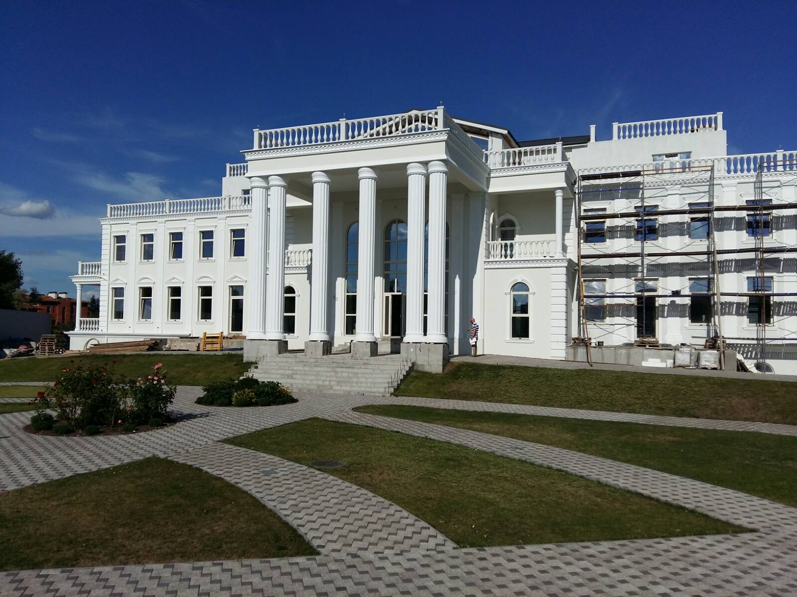 Wersal? Buckingham? — nie, nie słyszeliśmy :)